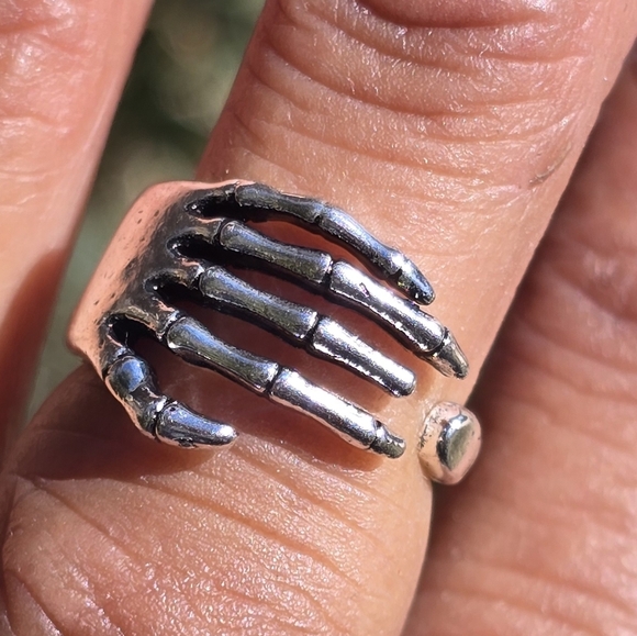 Skeleton hand wrap bypass ring stamped 925 sterling plated - Picture 2 of 16